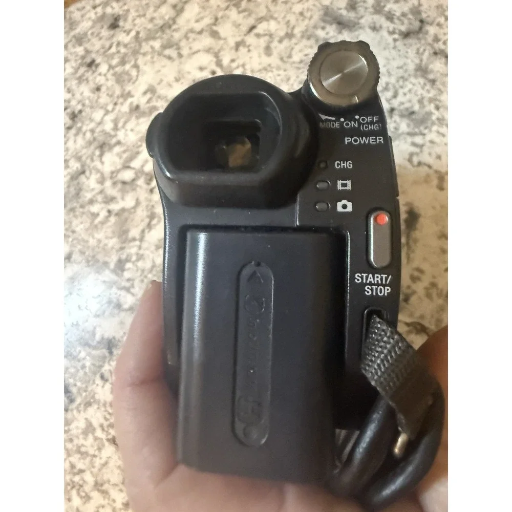 Sony Handycam DCR-DVD108 Camcorder Mini DVD Video Recorder Needs Battery